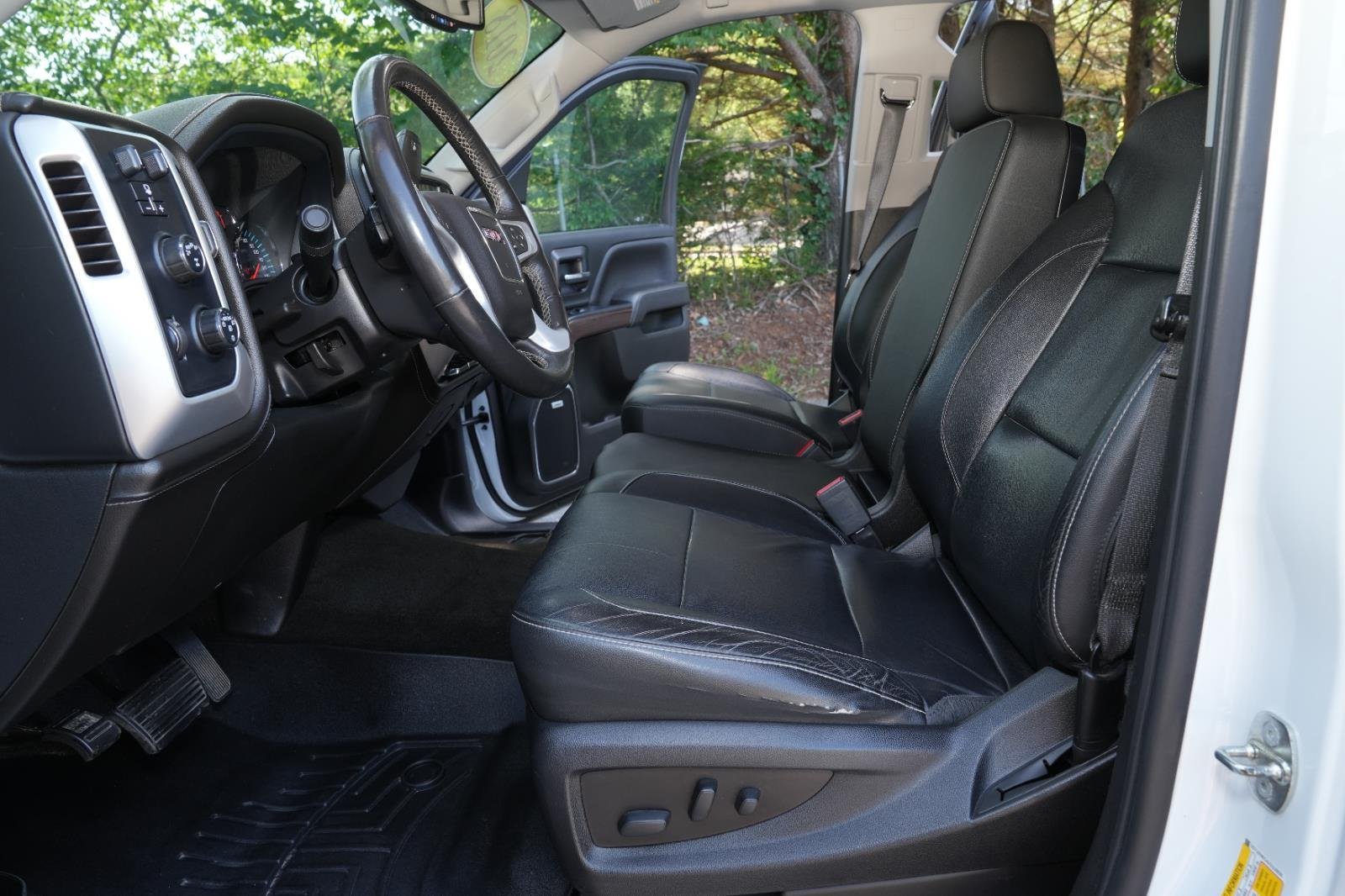 Used 2018 WHITE FROST TRICOAT GMC SLT image 18