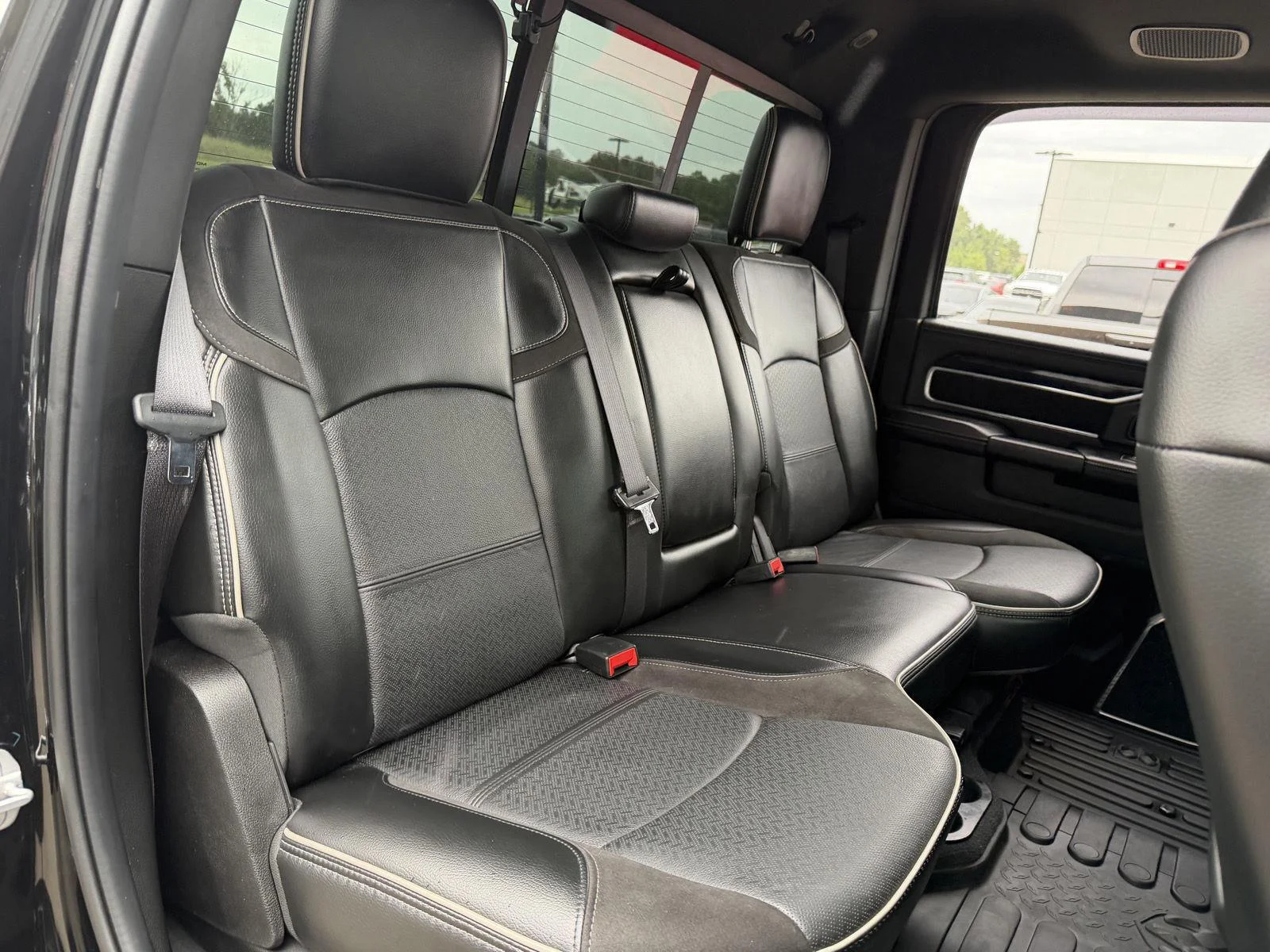 Used 2022 Diamond Black Crystal Pearlcoat Ram Laramie image 20