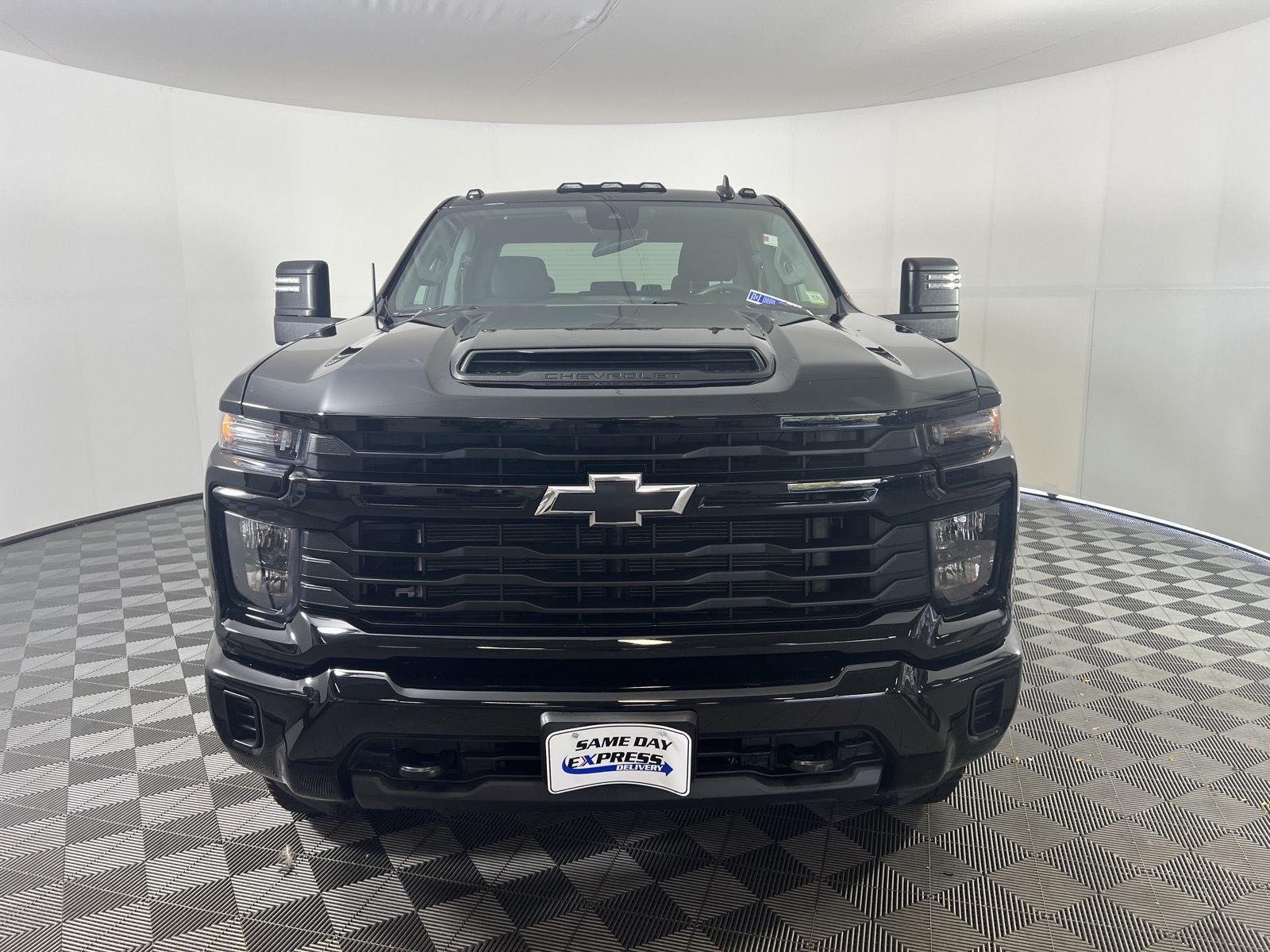 Used 2024 Black Chevrolet Custom image 25