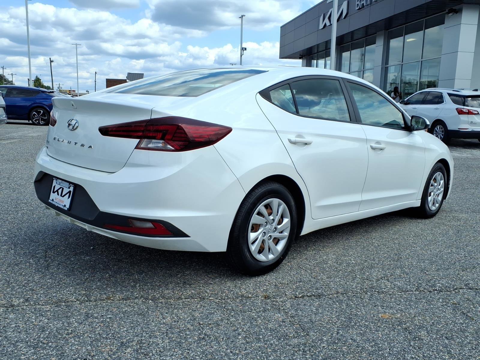 Used 2019 Quartz White Pearl Hyundai SE image 23