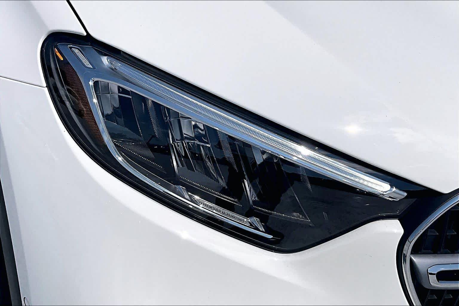 Used 2026 Polar White Mercedes-Benz GLC 300 image 28