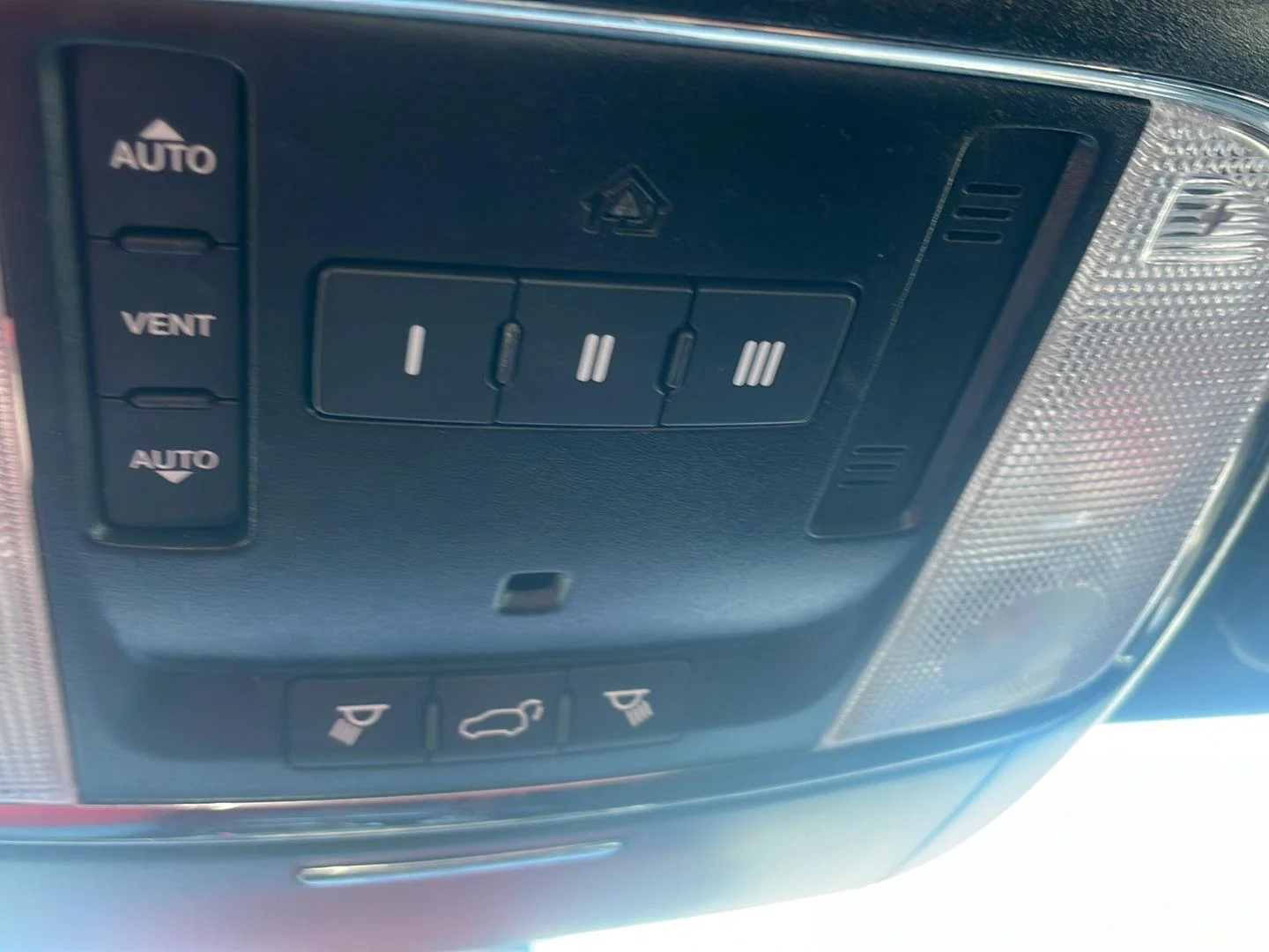 Used 2020 Granite Crystal Metallic Dodge R/T image 5