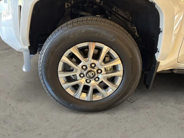 Used 2025 Wind Chill Pearl Toyota Limited image 15