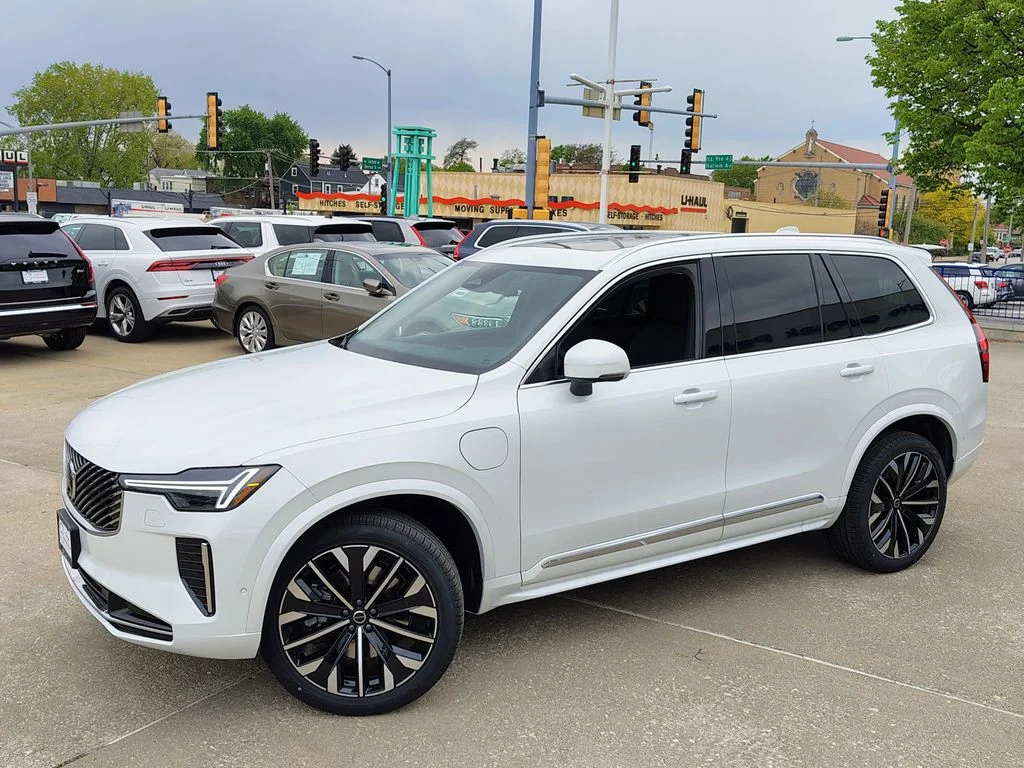 New 2026 Crystal White Volvo Plus image 3
