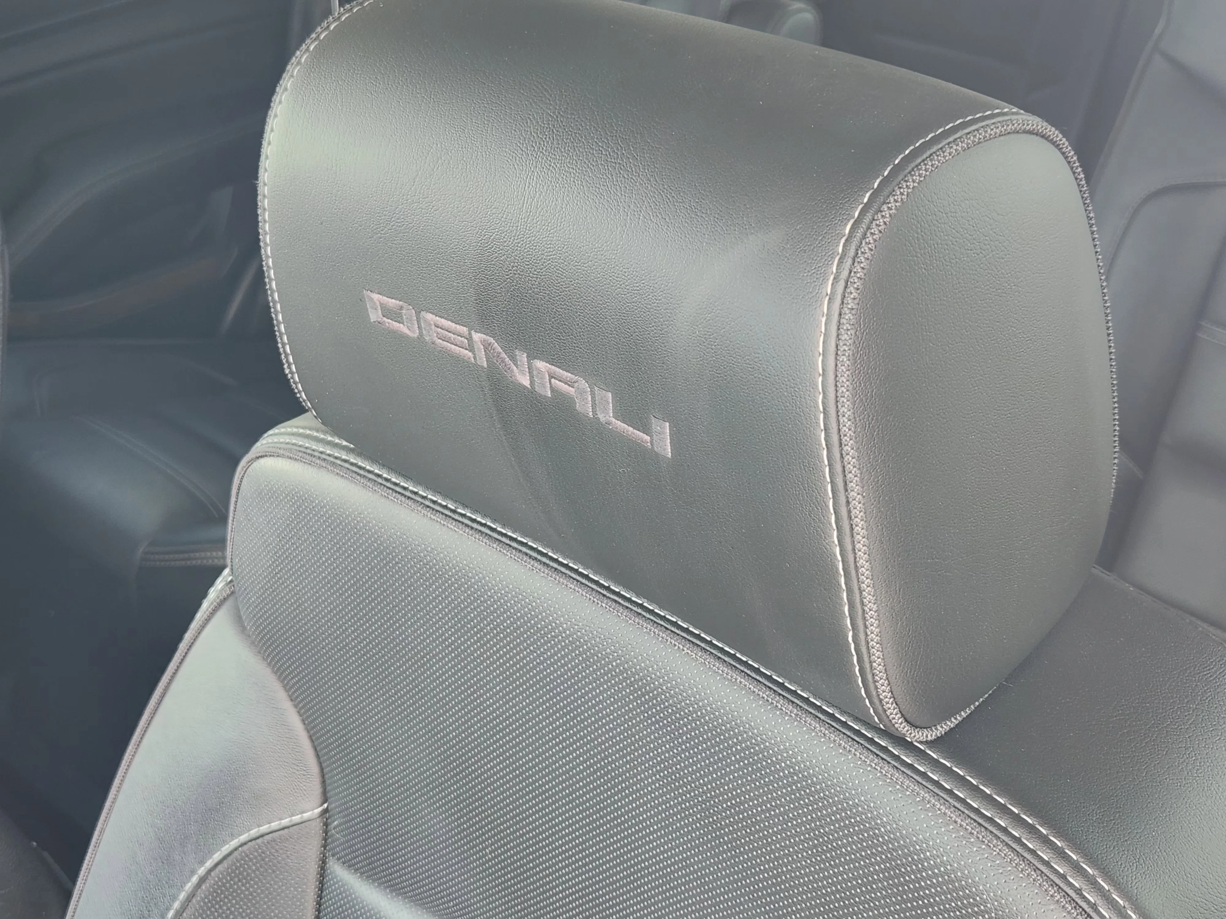 Used 2018 Quicksilver Metallic GMC Denali image 16
