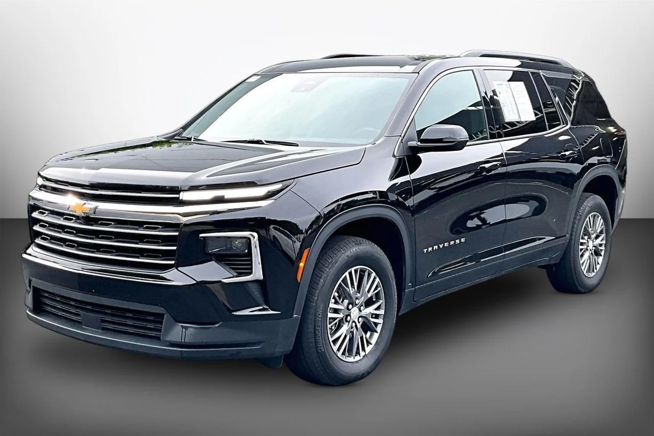 Used 2025 Black Chevrolet LT image 4