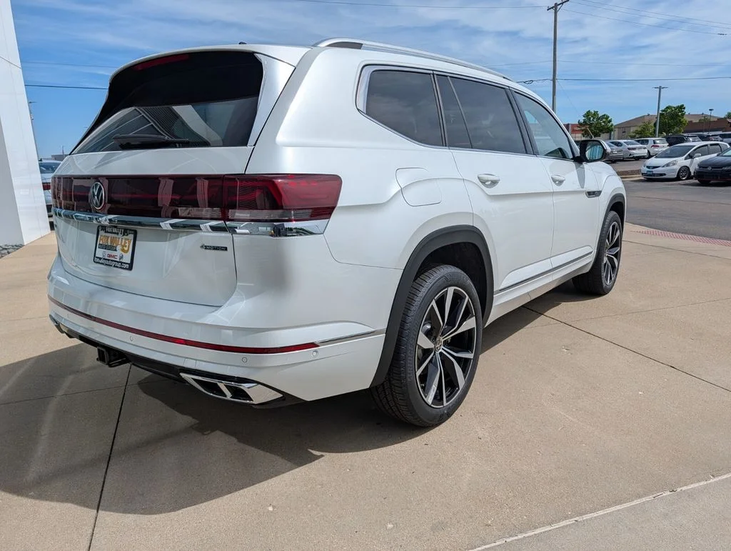 New 2026 White/off-white Volkswagen 2.0T SEL Premium R-Line image 4