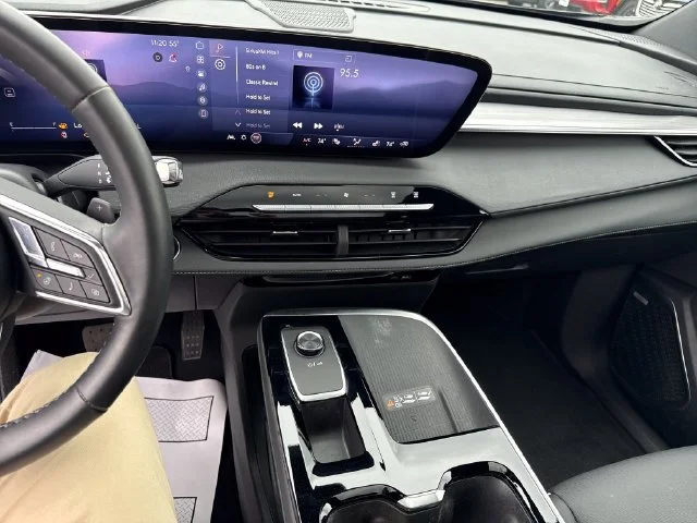 Used 2025 Ebony Twilight Metallic Buick Preferred image 21