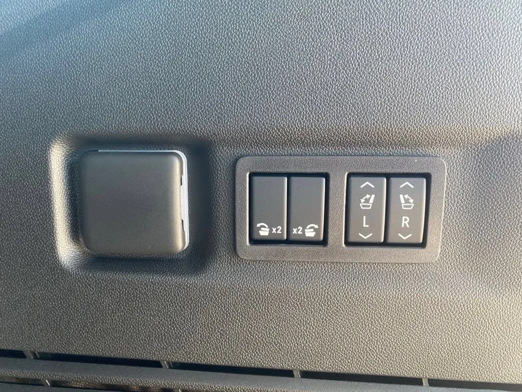 New 2026 Glacier White Tricoat GMC Denali Ultimate image 36