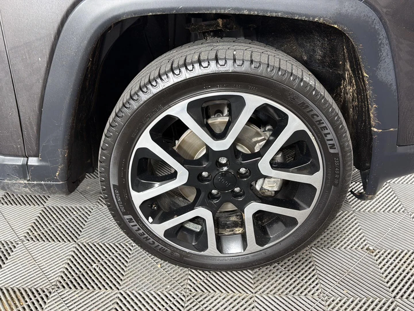 Used 2019 Granite Crystal Metallic Clearcoat Jeep Limited image 15