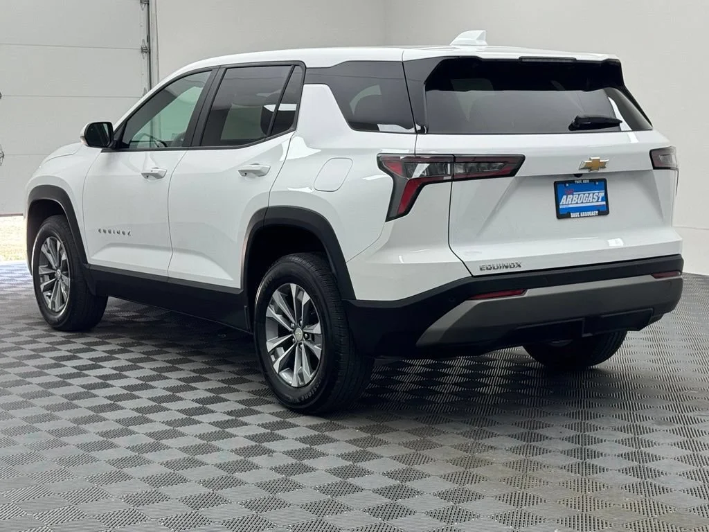 Used 2025 Summit White Chevrolet LT image 24