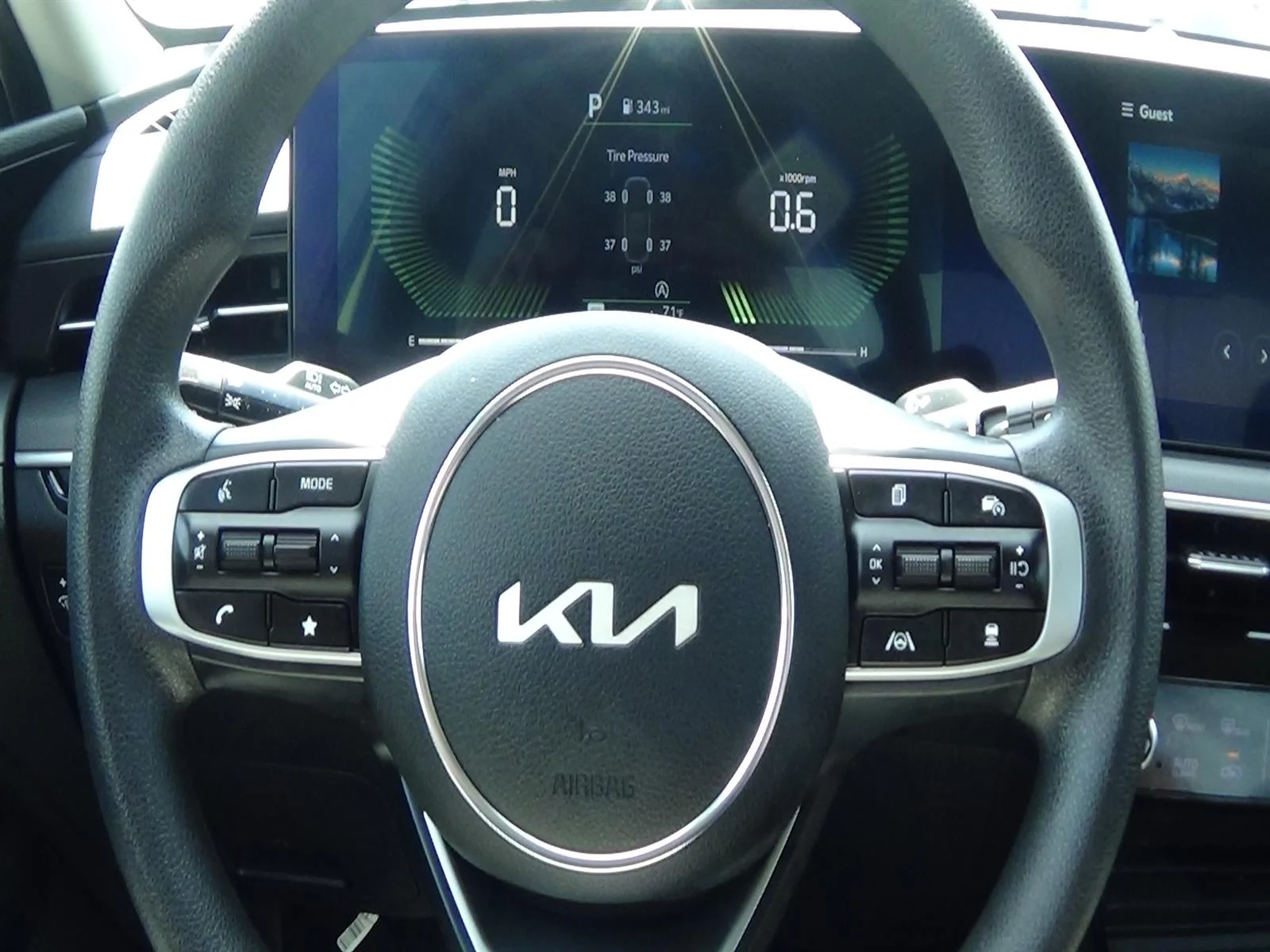 Used 2025 Snow White Pearl (swp) Kia LXS image 19