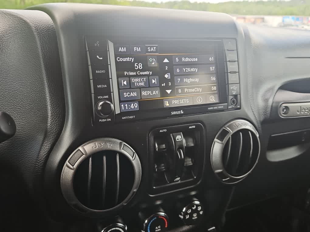 Used 2018 Granite Crystal Metallic Clearcoat Jeep Sport S image 15