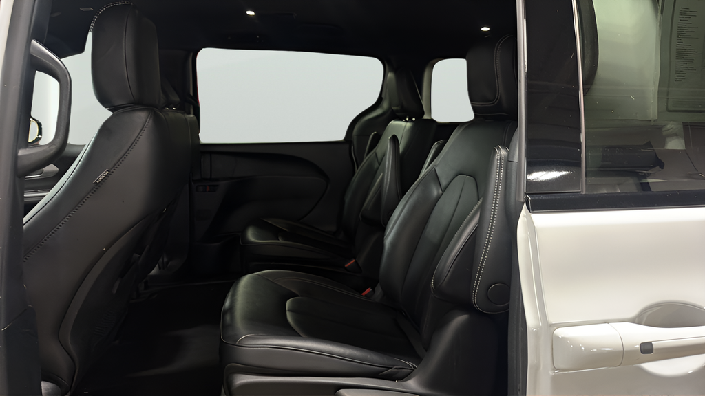 Used 2024 White Chrysler Select S Appearance image 25