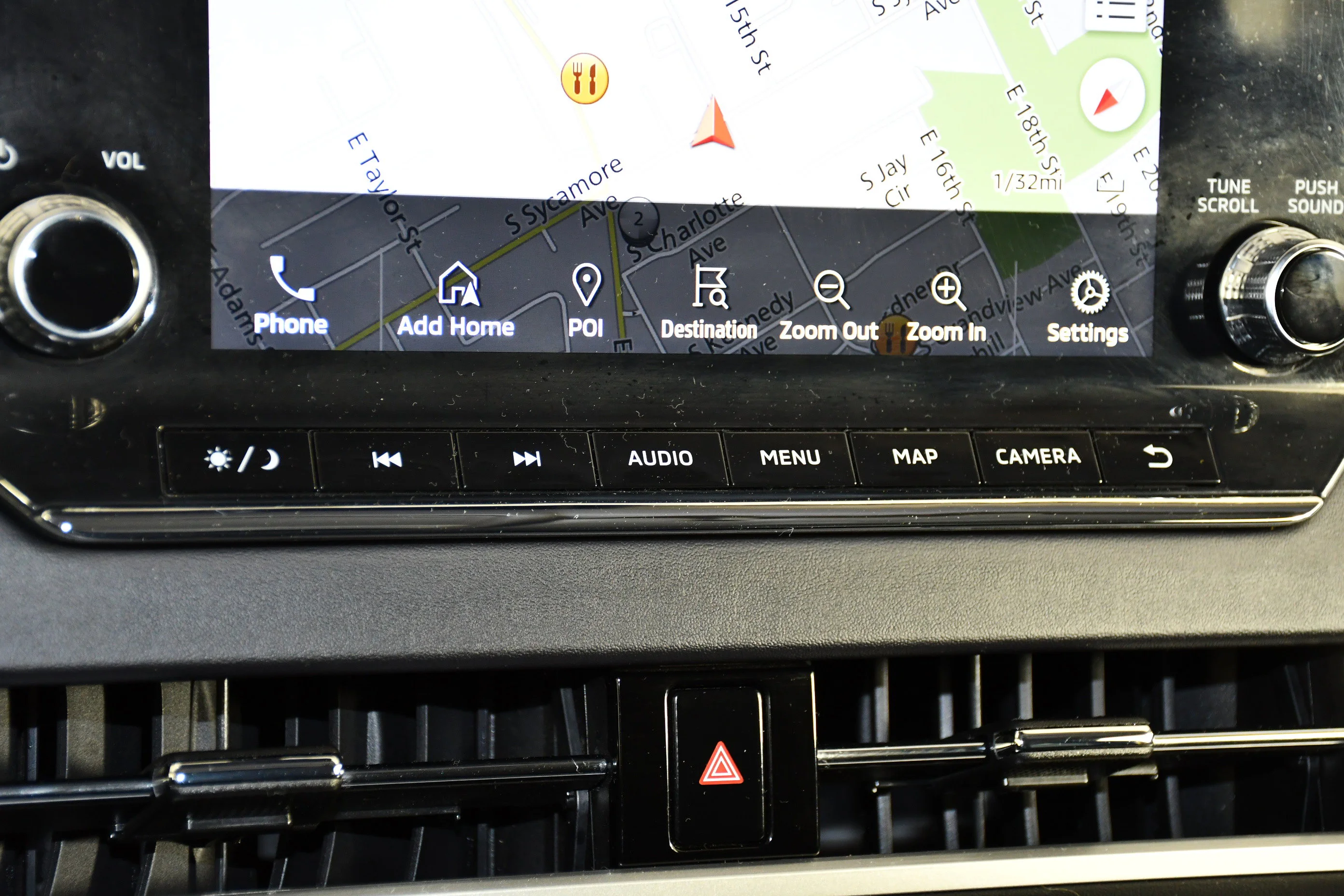 Certified Used 2023 White Diamond Mitsubishi SE image 28