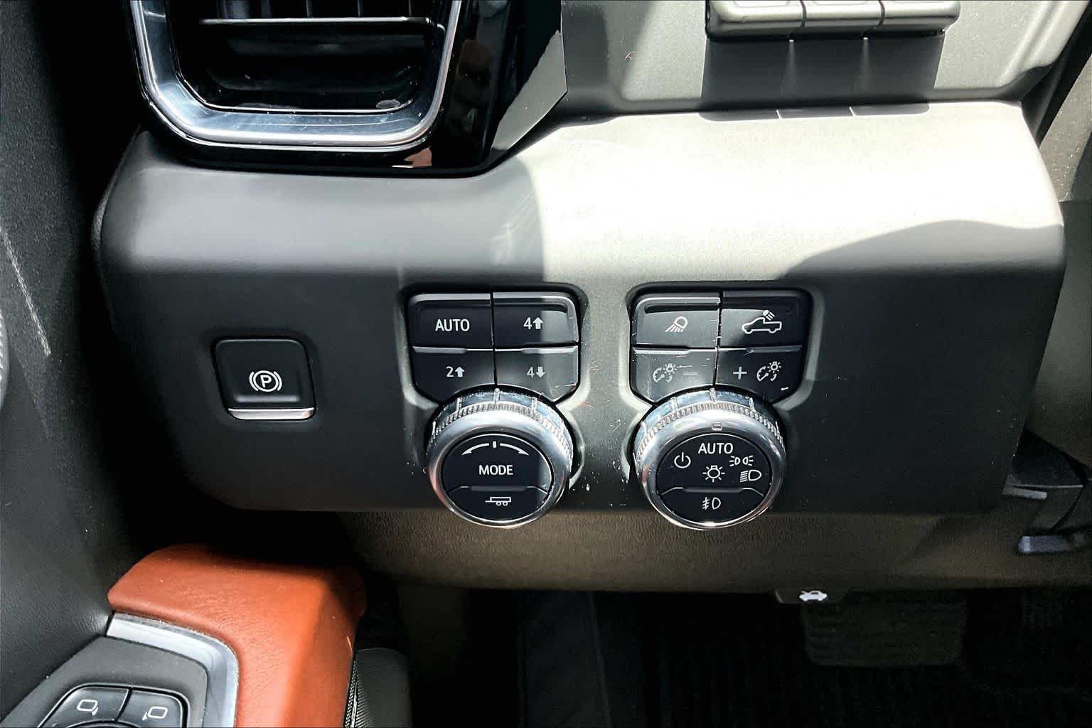 Used 2024 Onyx Black GMC Denali Ultimate image 34