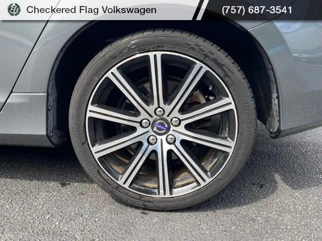 Used 2017 Bright Silver Metallic Volvo T5 image 7