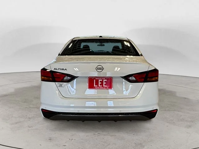 New 2026 Glacier White Nissan SV image 4
