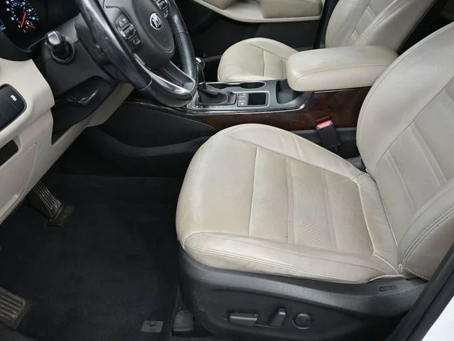 Used 2016 Snow White Pearl Kia EX image 31