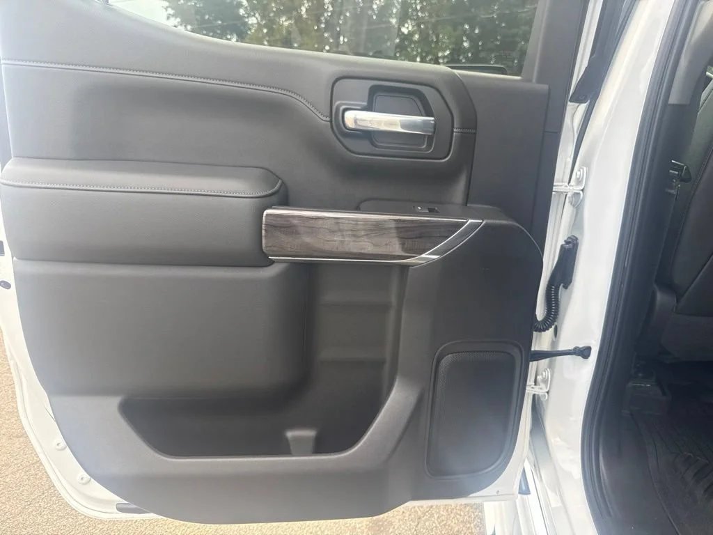 Used 2021 SUMMIT WHITE Chevrolet LTZ image 30