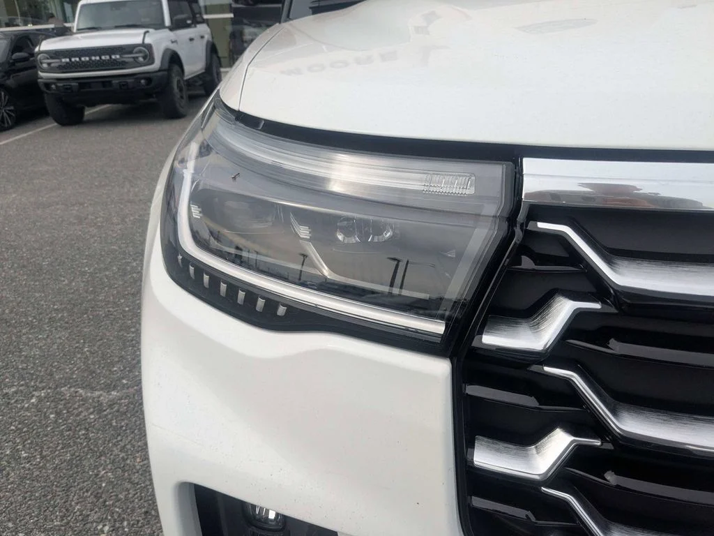 New 2026 Star White Metallic Tri-Coat Ford Platinum™ image 10