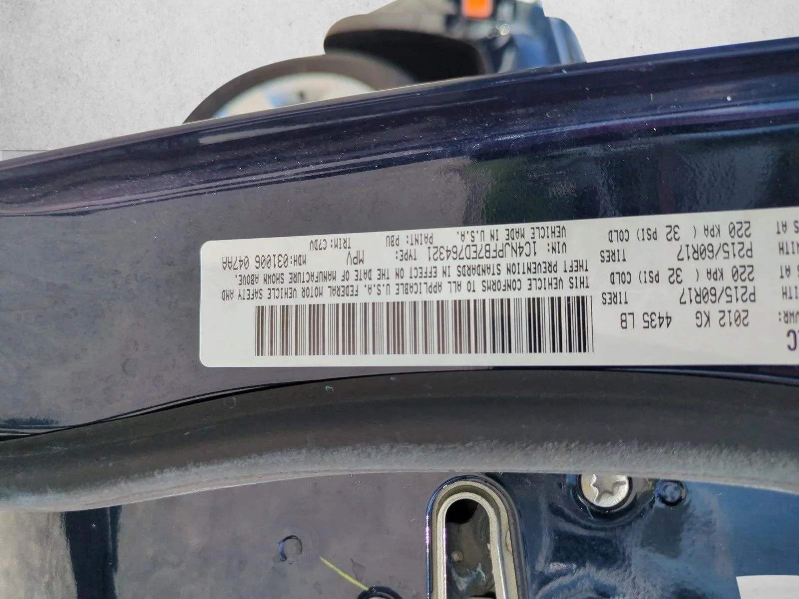 Used 2014 True Blue Pearlcoat Jeep Latitude image 22