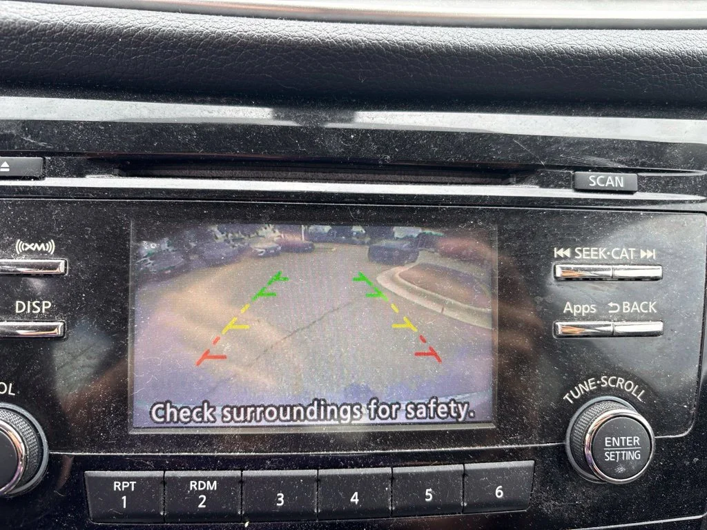 Used 2016 Silver Nissan SV image 11