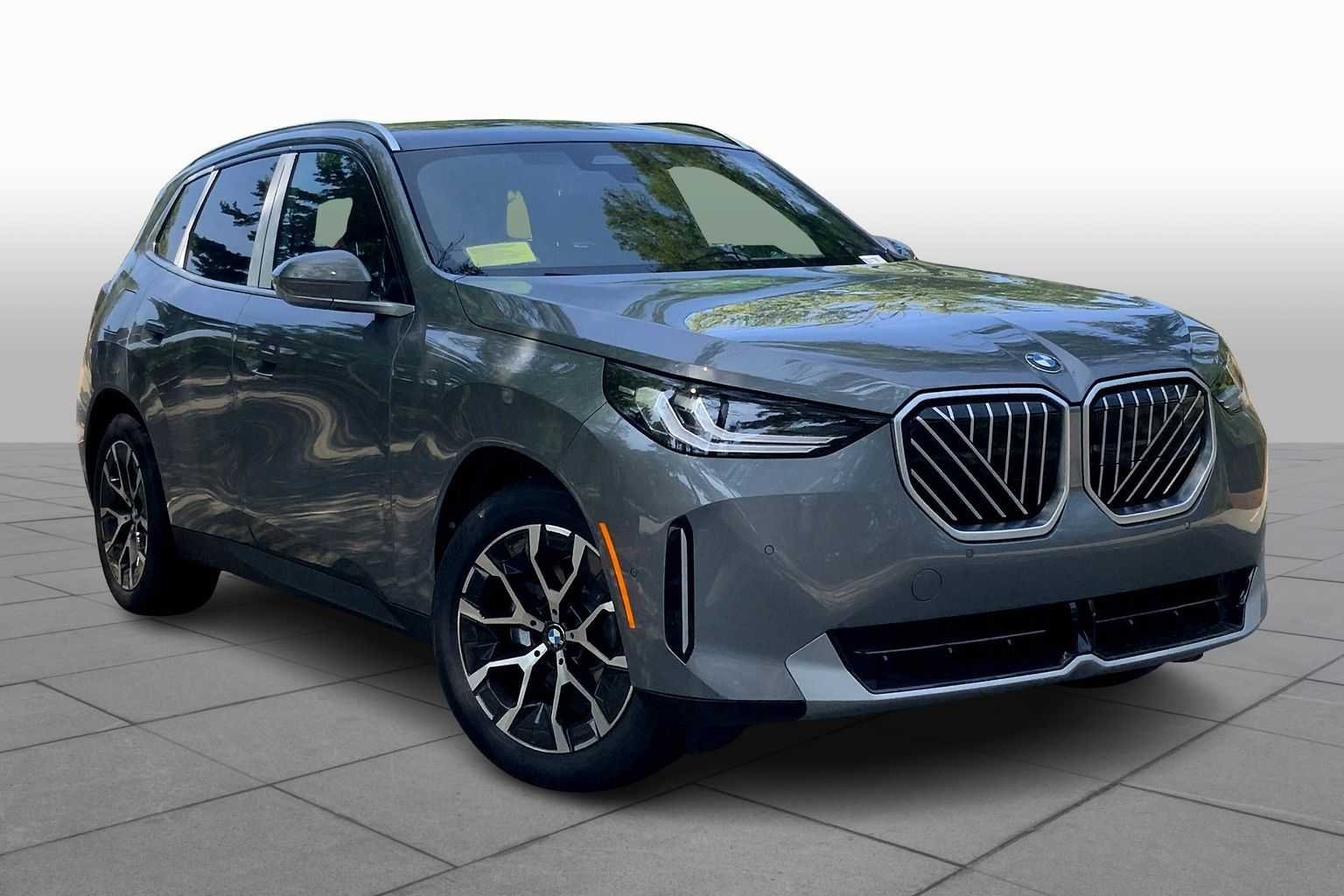 Used 2026 Skyscraper Grey Metallic BMW 30 xDrive image 2