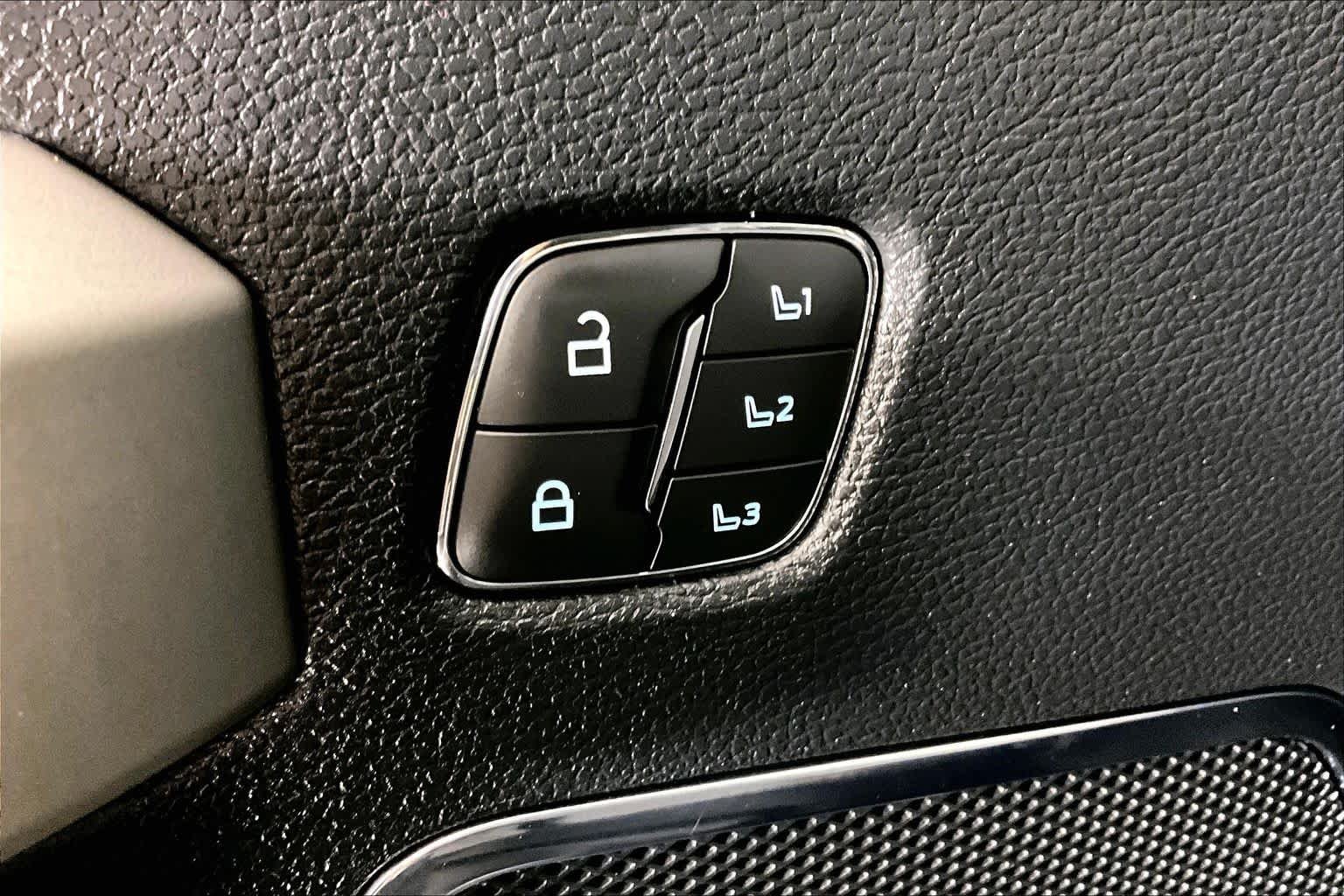 Used 2021 Agate Black Ford LARIAT image 31
