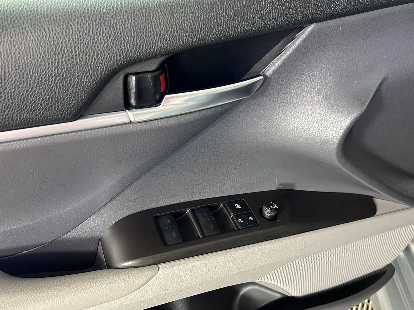 Used 2021 Celestial Silver Metallic Toyota SE image 13