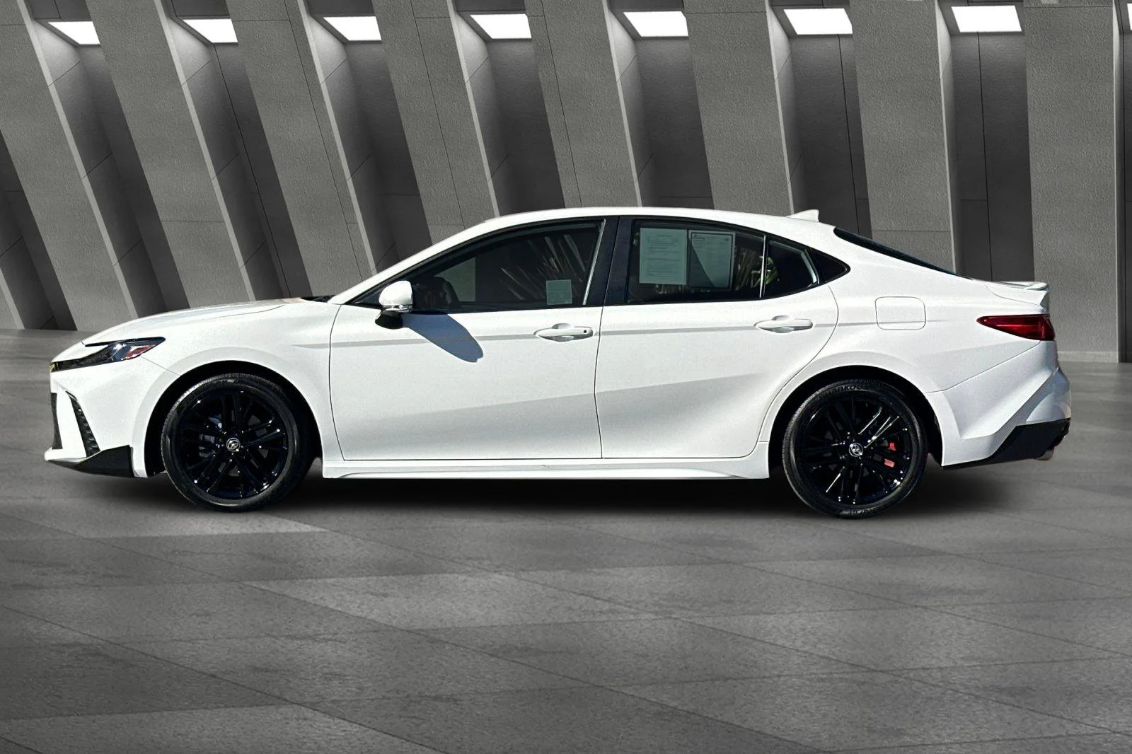 2025 Toyota Camry SE - Photo 10