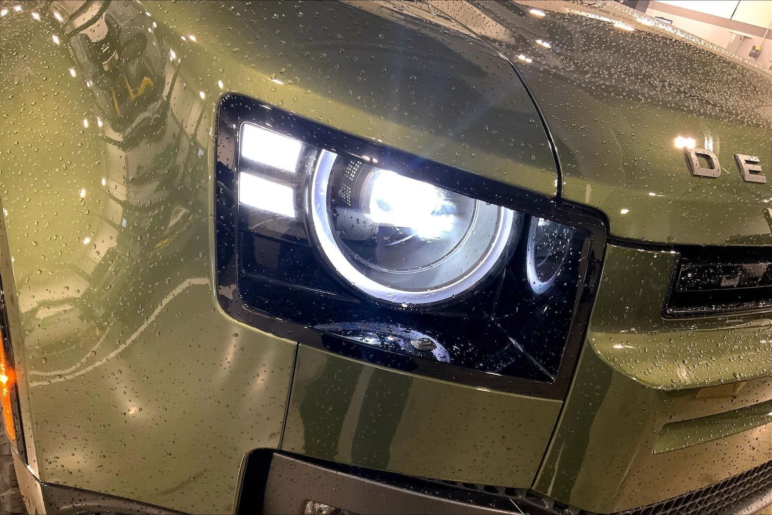 New 2026 Woolstone Green Land Rover X-Dynamic SE image 13
