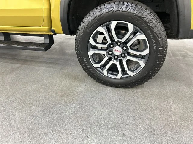 Used 2023  GMC AT4 image 5