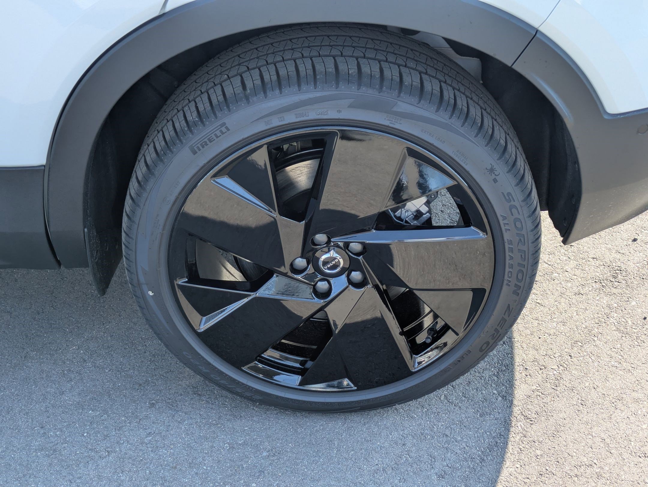 New 2026 Crystal White Volvo Ultra Black Edition image 16