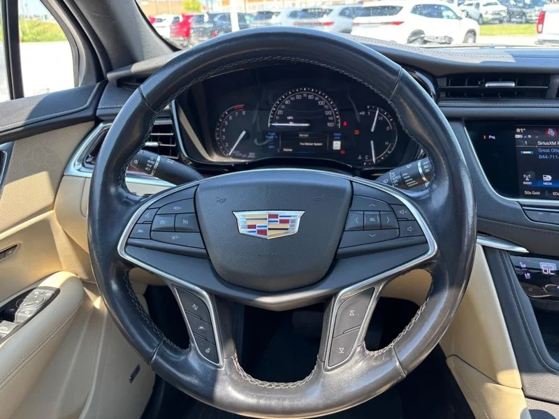 Used 2019 Crystal White Tricoat Cadillac Premium Luxury FWD image 14