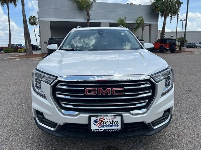 Used 2023 White Frost Tricoat GMC SLT image 2