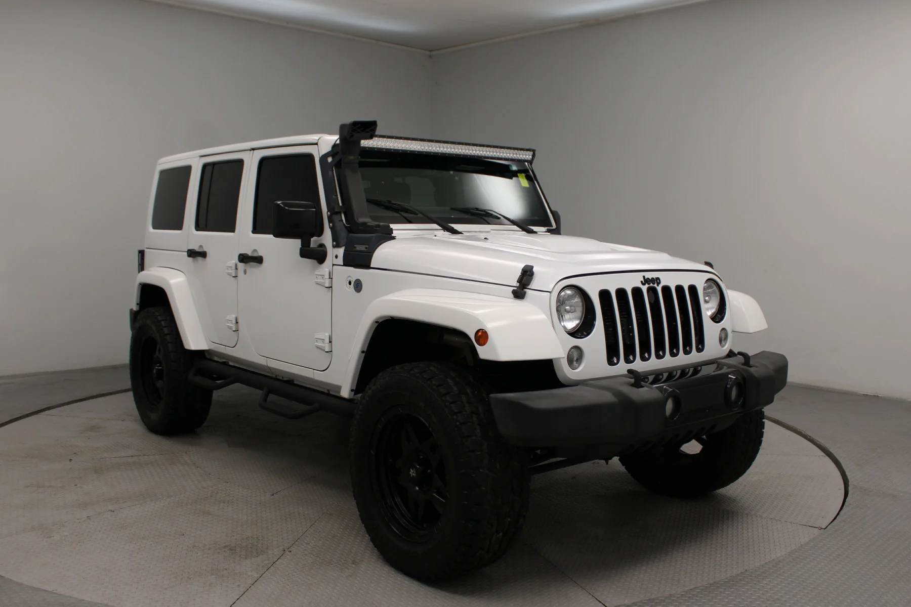 Used 2015 Bright White Clearcoat Jeep 4WD 4dr Altitude image 23