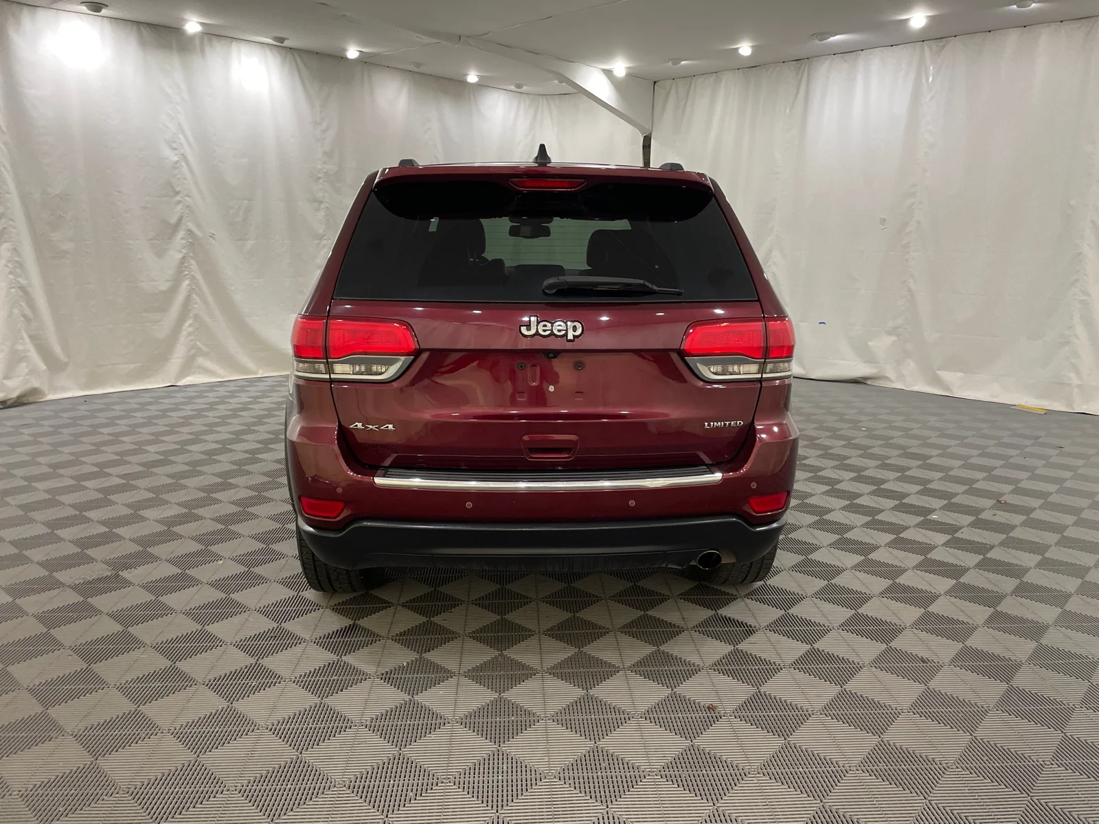 Used 2016 Velvet Red Pearlcoat Jeep Limited image 6
