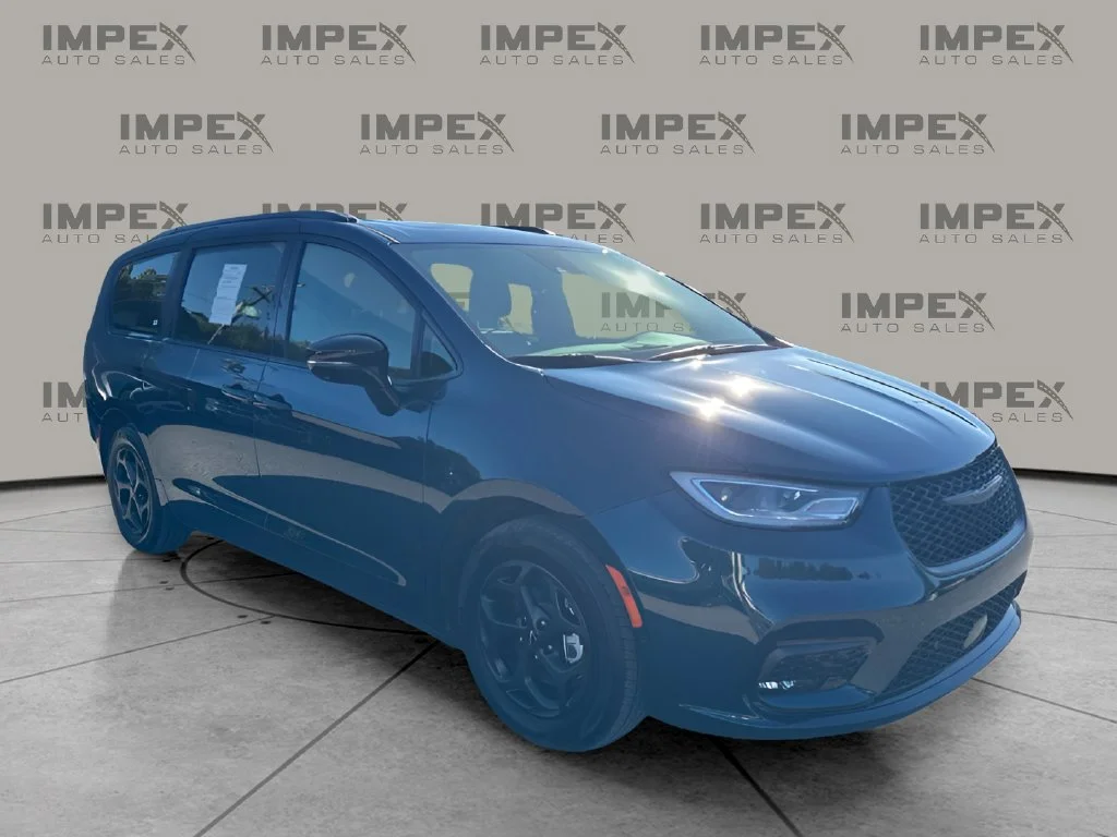 Used 2025 Blue Chrysler Select Premium S Appearance image 8