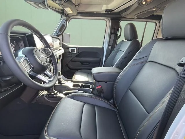 2025 Jeep Wrangler 4-Door Sahara - Photo 20