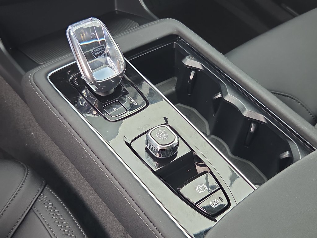 Used 2025  Volvo Plus image 17