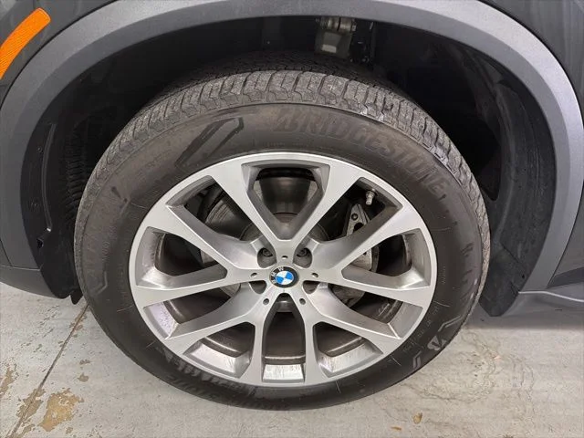 Used 2026 Black Sapphire Metallic BMW sDrive40i image 27