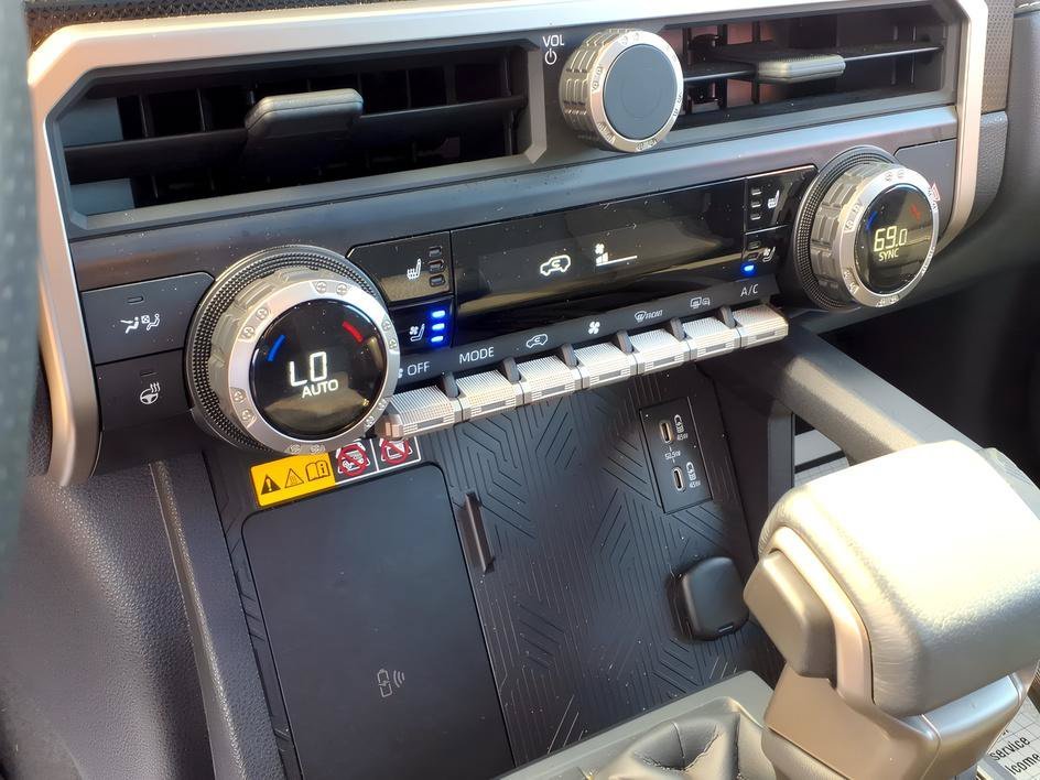 Used 2025 Wind Chill Pearl Toyota Limited image 22