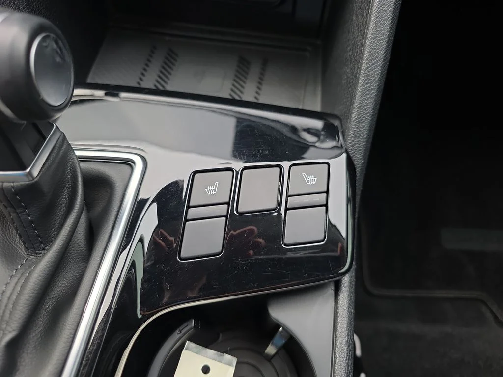 Used 2025 Black Kia EX image 26