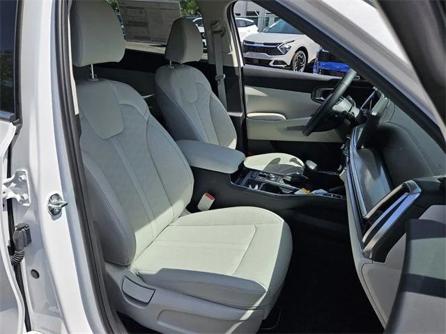 New 2025 Glacial White Pearl Kia S image 7