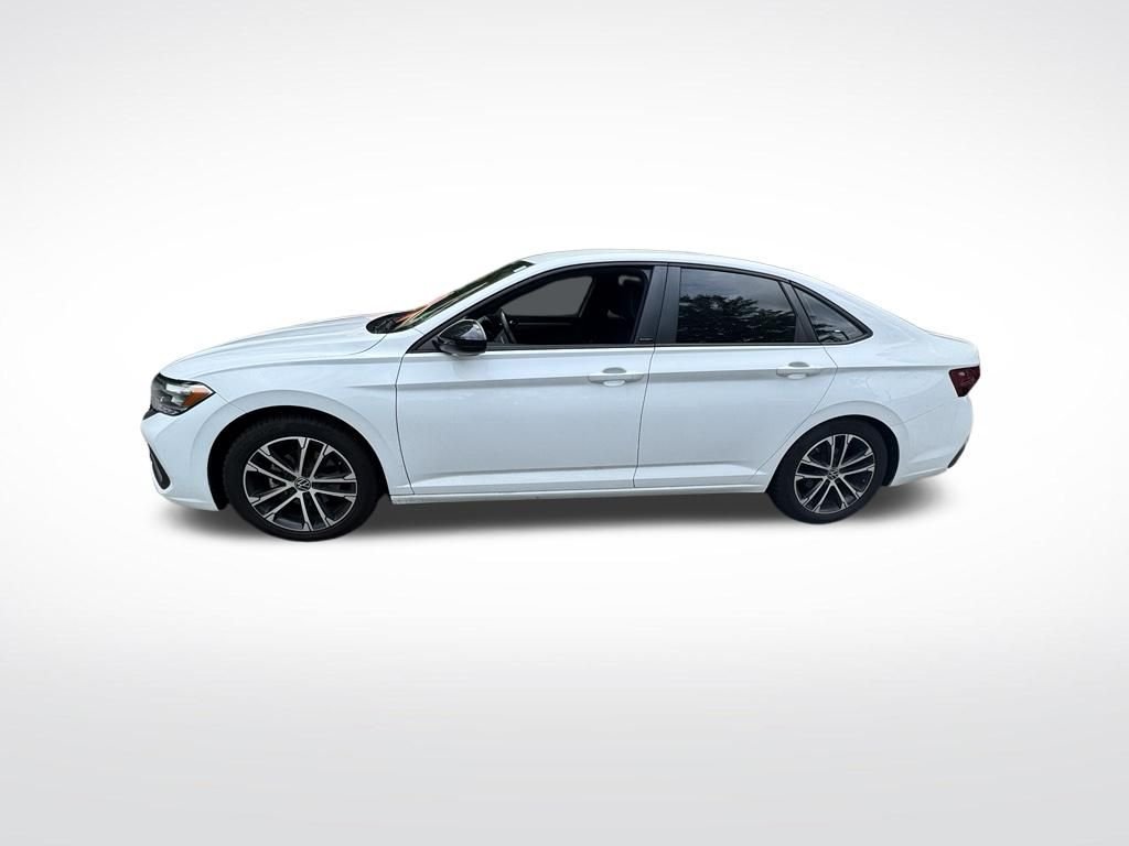 Used 2024 White Volkswagen 1.5T Sport image 2