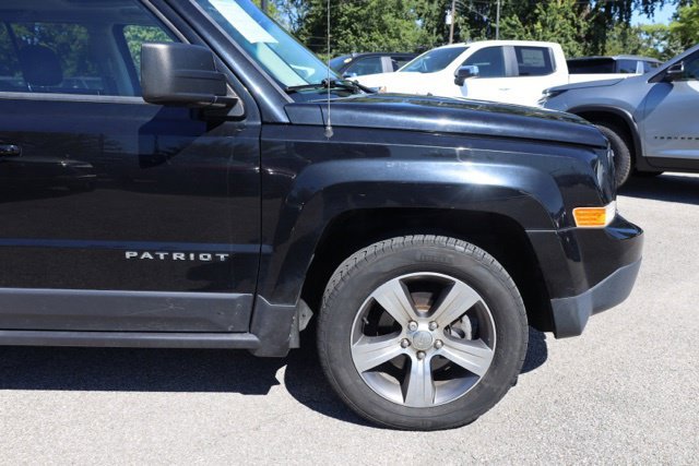 Used 2016 Black Jeep Latitude image 14
