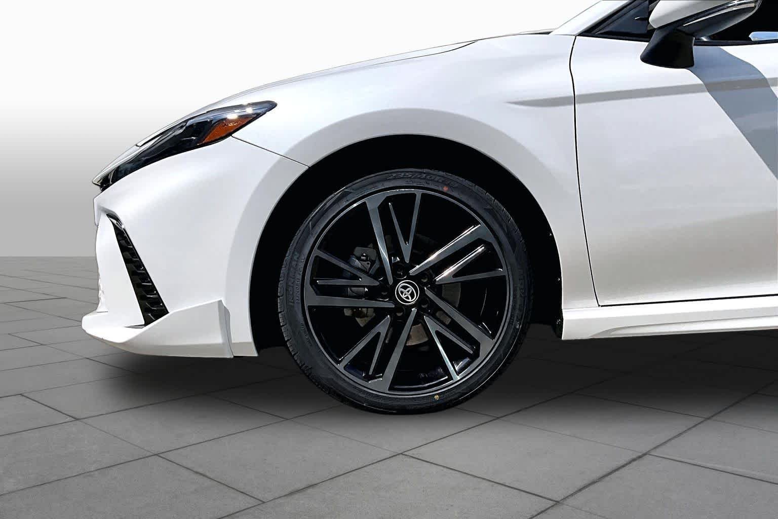 Used 2025 Wind Chill Pearl Toyota XSE image 11