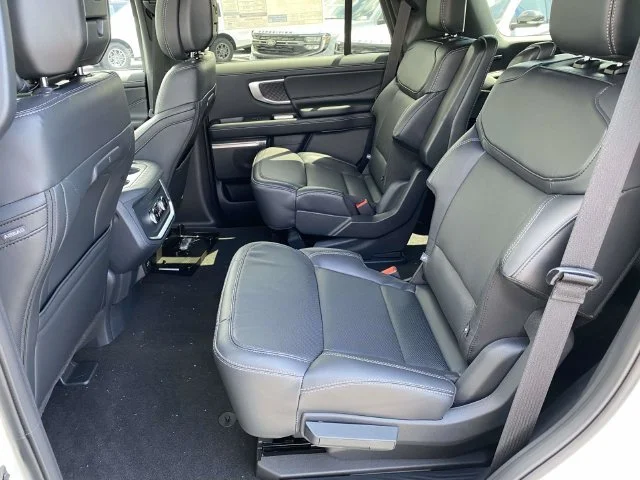 New 2026 Star White Metallic Tri-Coat Ford Platinum image 11
