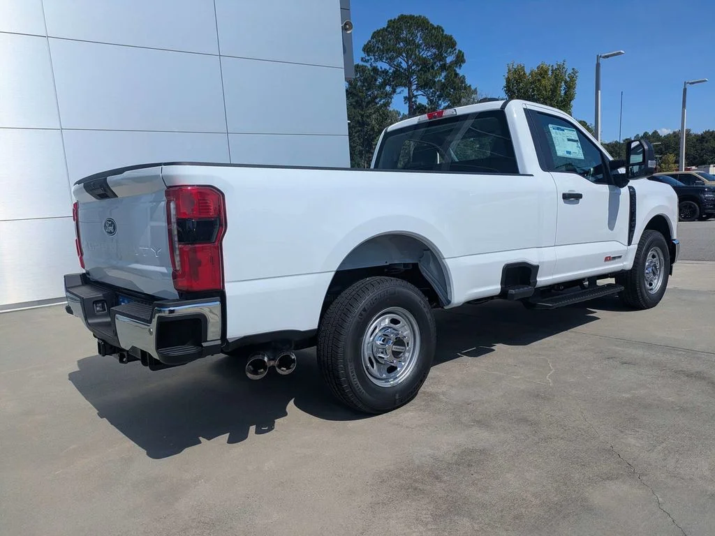 New 2027 Oxford White Ford XL image 4